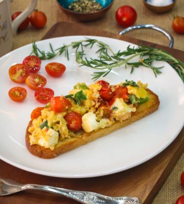 Strapatsada – Greek Eggs with Baby Tomatoes